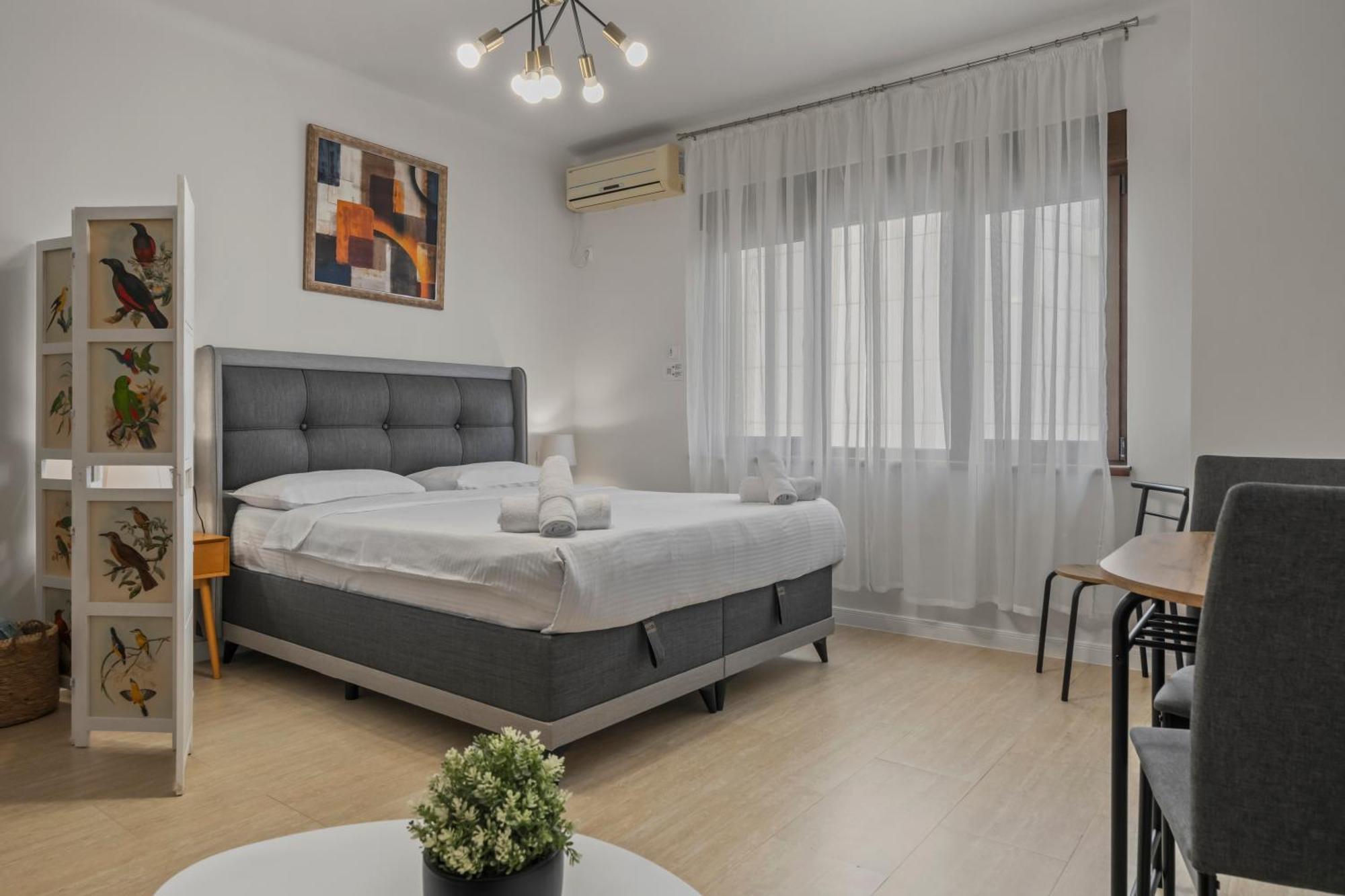Upscale Studio, Walking Distance From The Old Town Bucharest Exterior photo